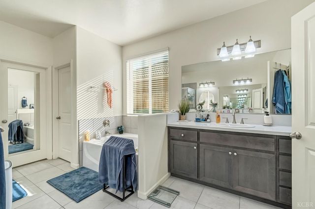 2263 Chianti Way, Hanford, CA 93230