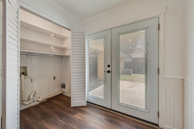 909 Egyptian Way, Grand Prairie, TX 75050