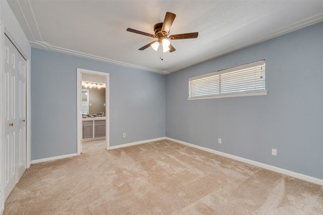 909 Egyptian Way, Grand Prairie, TX 75050