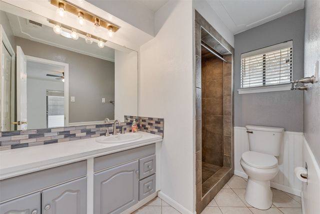 909 Egyptian Way, Grand Prairie, TX 75050