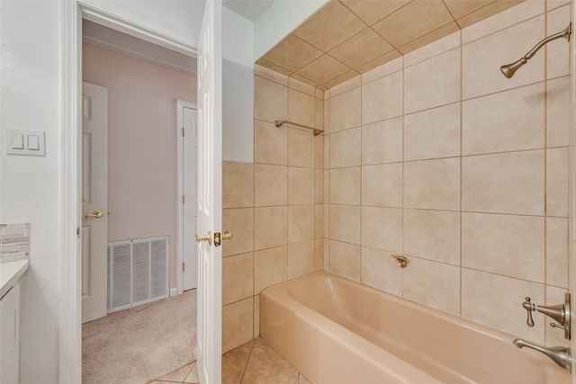 909 Egyptian Way, Grand Prairie, TX 75050