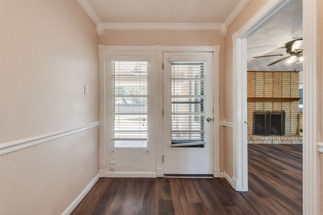 909 Egyptian Way, Grand Prairie, TX 75050