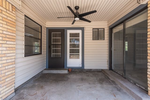 909 Egyptian Way, Grand Prairie, TX 75050