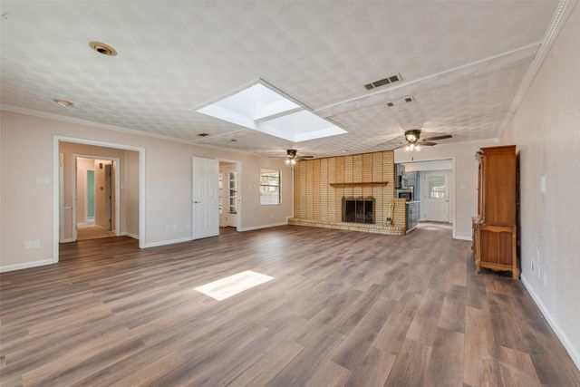 909 Egyptian Way, Grand Prairie, TX 75050