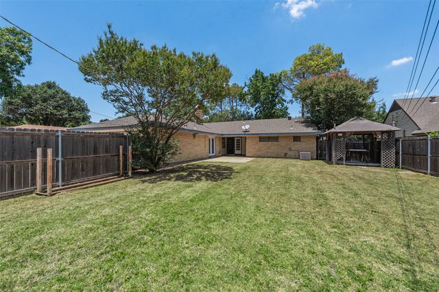 909 Egyptian Way, Grand Prairie, TX 75050