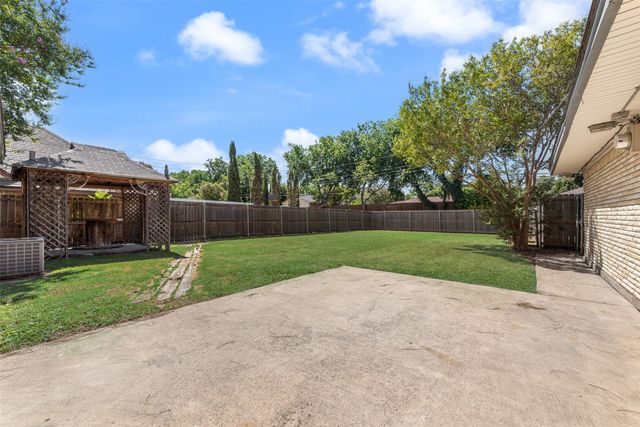 909 Egyptian Way, Grand Prairie, TX 75050