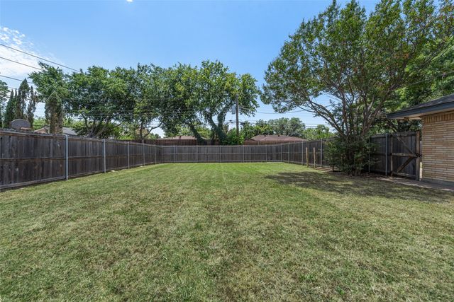 909 Egyptian Way, Grand Prairie, TX 75050