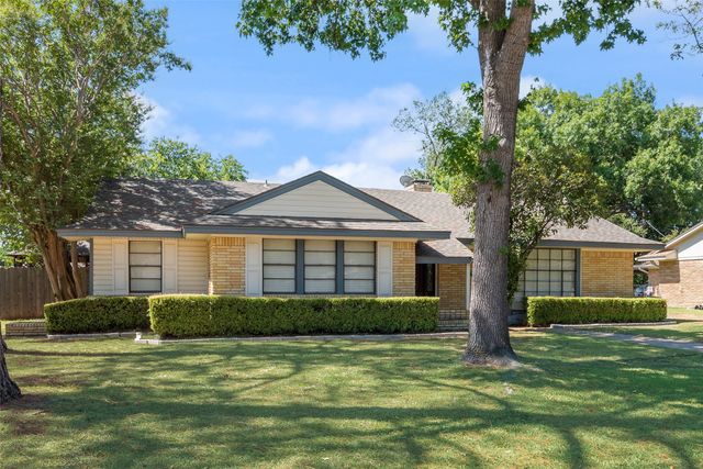 909 Egyptian Way, Grand Prairie, TX 75050