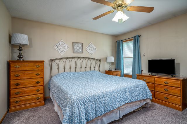 2613 Crystal Creek Court, Davenport, IA 52804