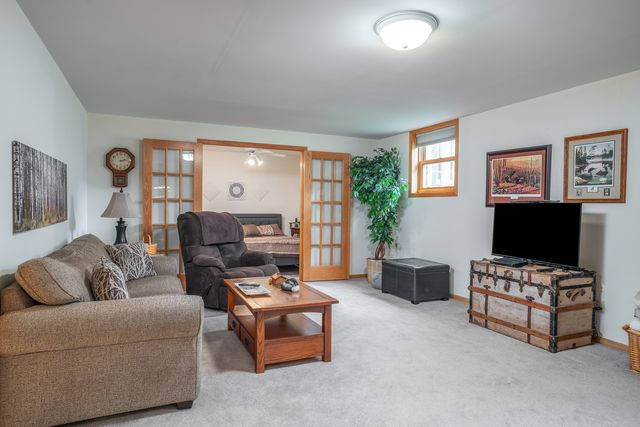 2613 Crystal Creek Court, Davenport, IA 52804