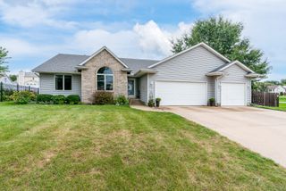 2613 Crystal Creek Court, Davenport, IA 52804