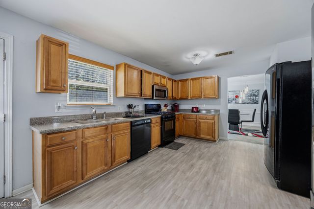 6266 Shell Drive, Atlanta, GA 30331