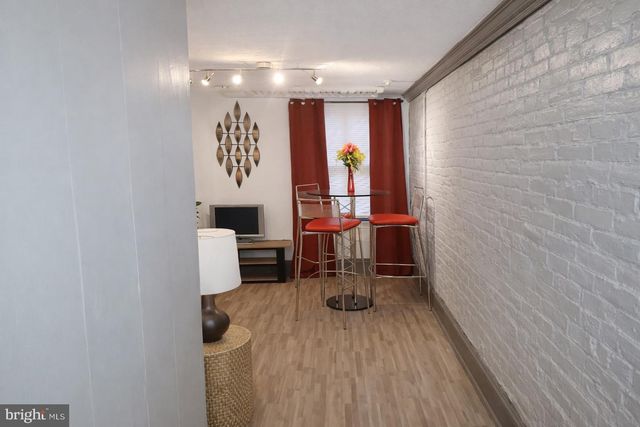 1122 COLUMBIA RD NW, Washington, DC 20009