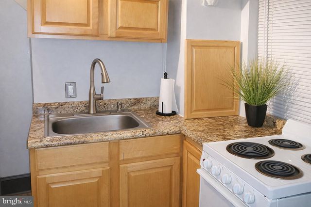 1122 COLUMBIA RD NW, Washington, DC 20009