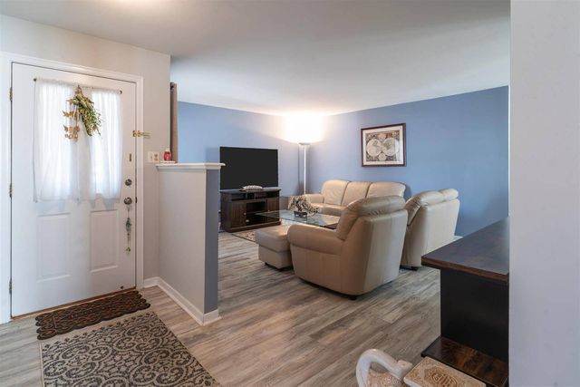 1066 Mohegan Lane, Schaumburg, IL 60193