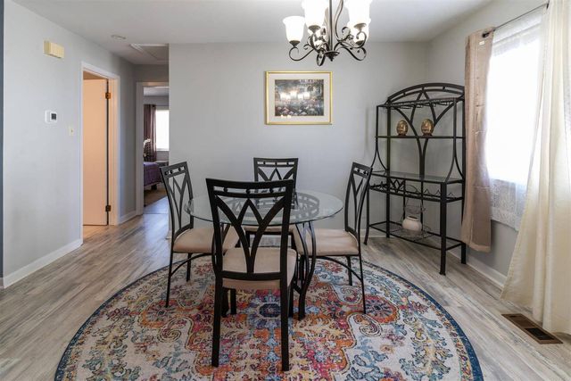 1066 Mohegan Lane, Schaumburg, IL 60193