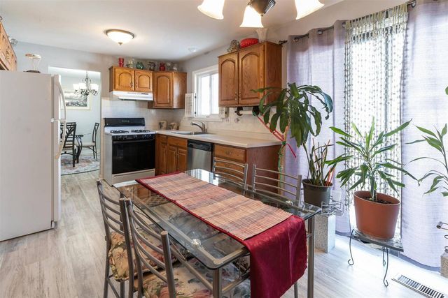 1066 Mohegan Lane, Schaumburg, IL 60193