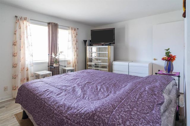 1066 Mohegan Lane, Schaumburg, IL 60193