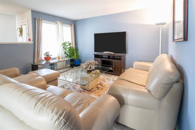 1066 Mohegan Lane, Schaumburg, IL 60193