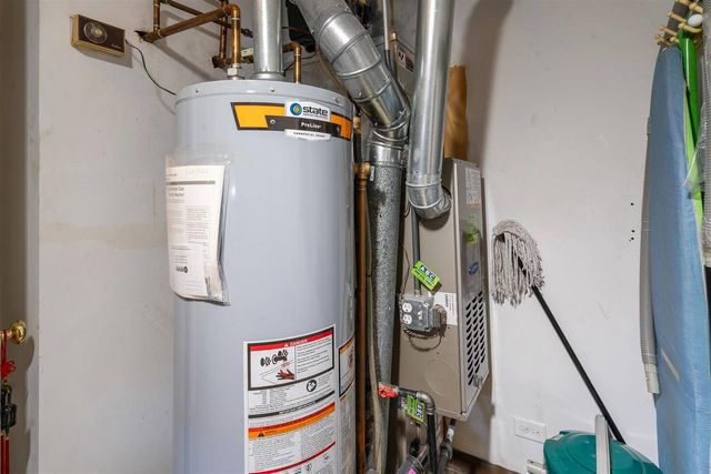 1066 Mohegan Lane, Schaumburg, IL 60193