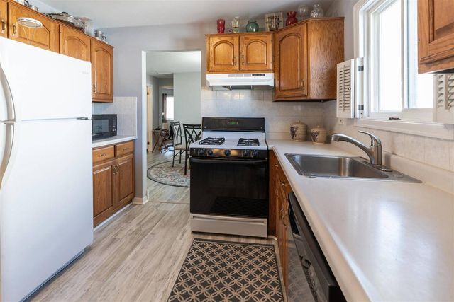 1066 Mohegan Lane, Schaumburg, IL 60193