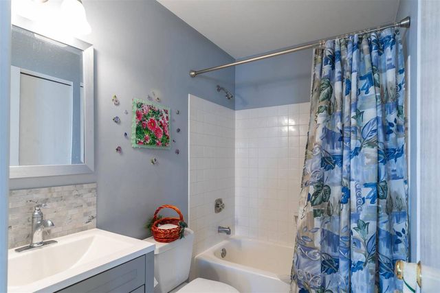 1066 Mohegan Lane, Schaumburg, IL 60193