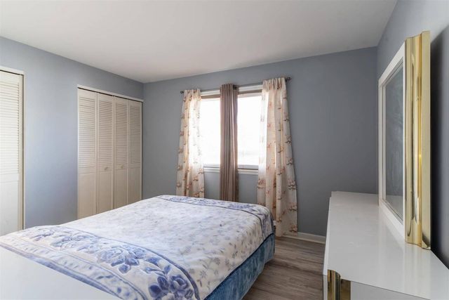 1066 Mohegan Lane, Schaumburg, IL 60193