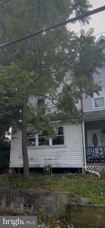 1028 PINE ST, DARBY, PA 19023 — exterior