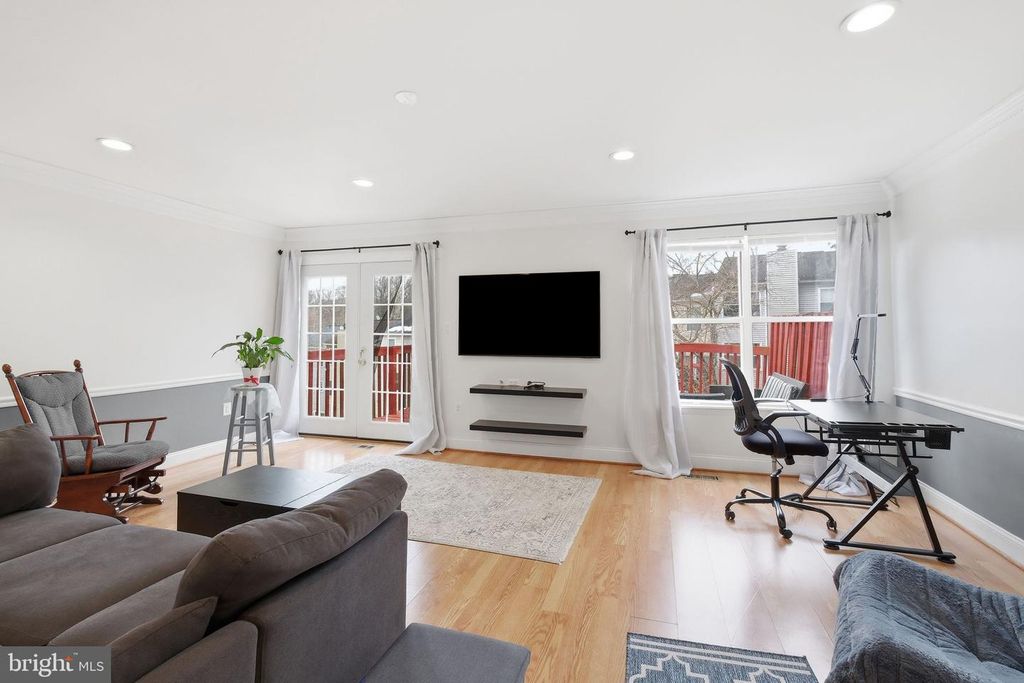 Image 3 of property listing at 11705 SUMMER OAK DR, Germantown, MD 20874