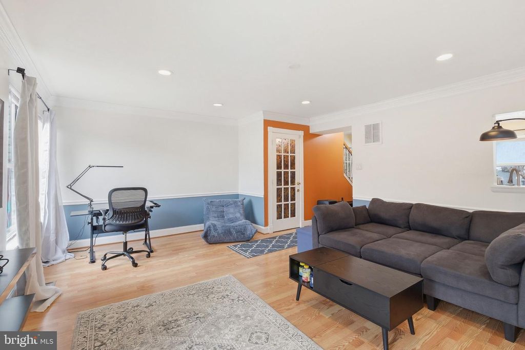 Image 4 of property listing at 11705 SUMMER OAK DR, Germantown, MD 20874