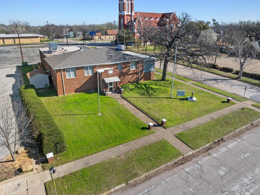 229 / 301 W Gandy Street, Denison, TX 75020