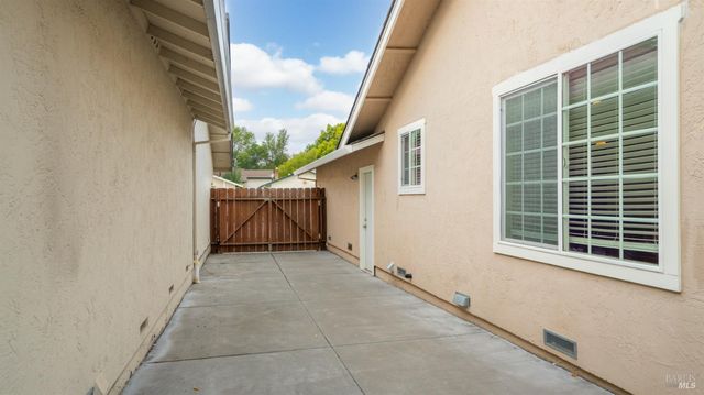 6454 Amberwood St, Rohnert Park, CA 94928