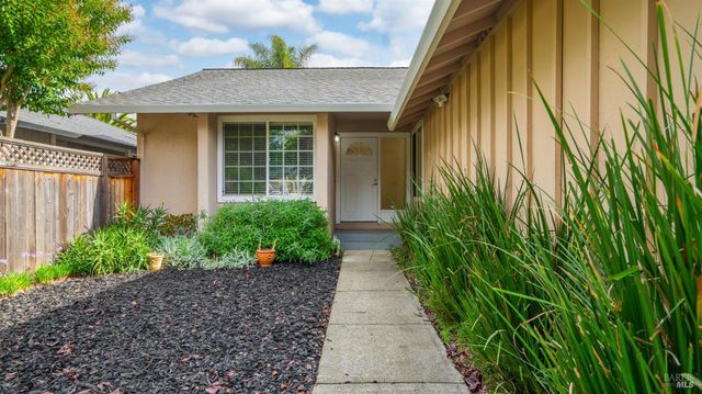 6454 Amberwood St, Rohnert Park, CA 94928