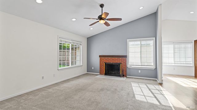 6454 Amberwood St, Rohnert Park, CA 94928