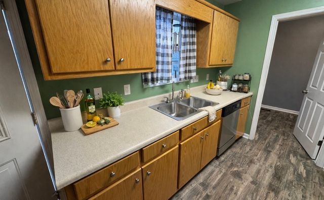 383 Strawberry Dr, Winchester, TN 37398