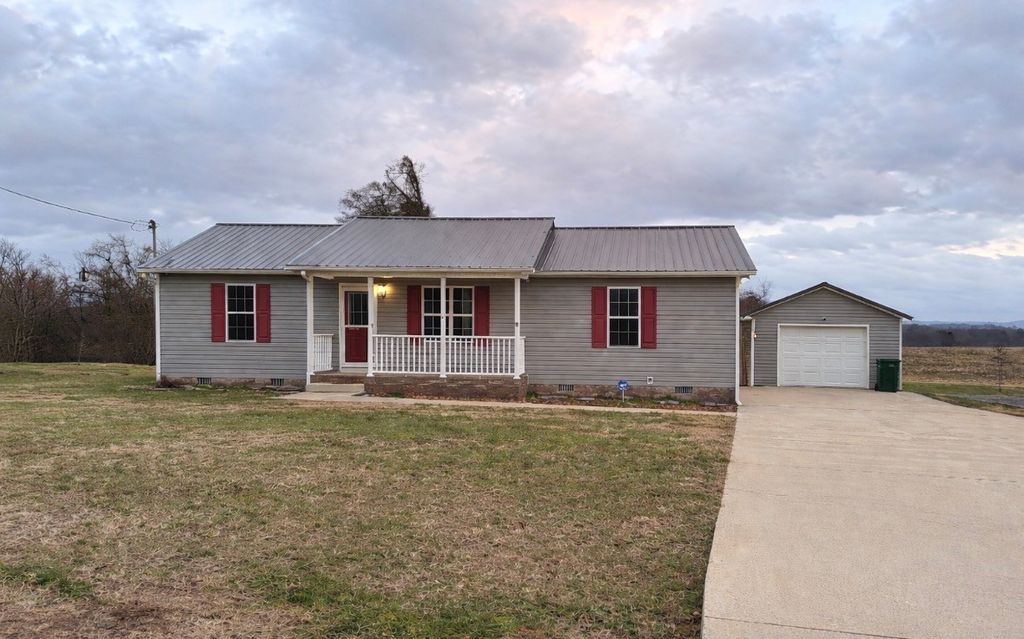 383 Strawberry Dr, Winchester, TN 37398