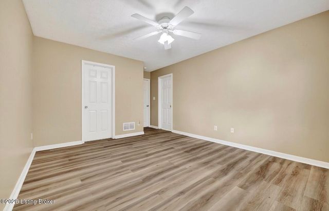 354 Bentwood Dr, Shepherdsville, KY 40165