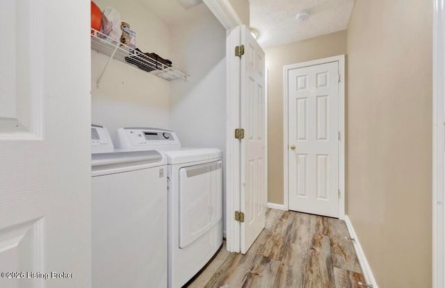 354 Bentwood Dr, Shepherdsville, KY 40165