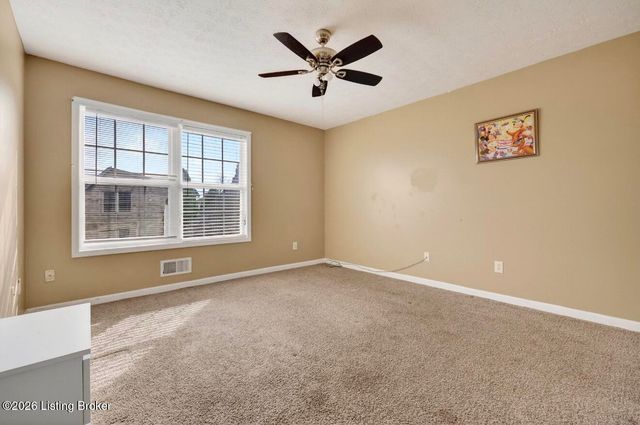 354 Bentwood Dr, Shepherdsville, KY 40165