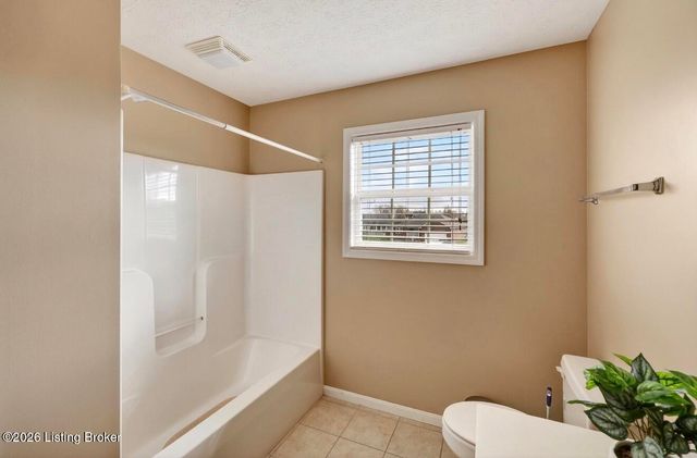 354 Bentwood Dr, Shepherdsville, KY 40165