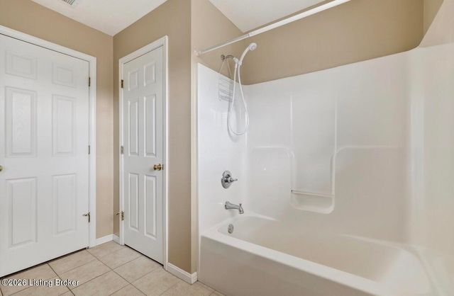 354 Bentwood Dr, Shepherdsville, KY 40165