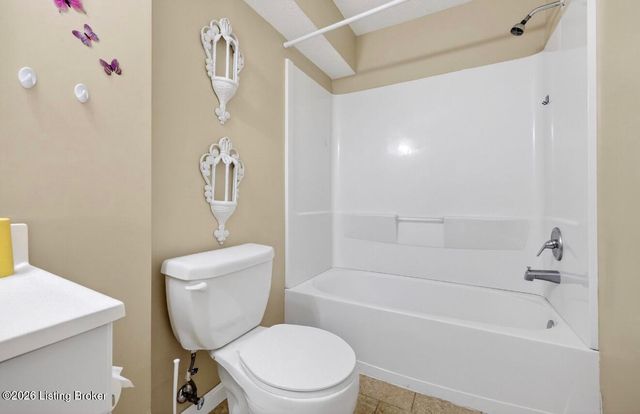 354 Bentwood Dr, Shepherdsville, KY 40165