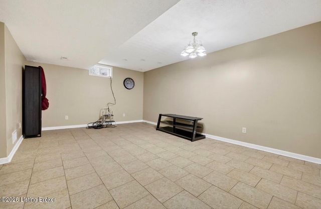 354 Bentwood Dr, Shepherdsville, KY 40165