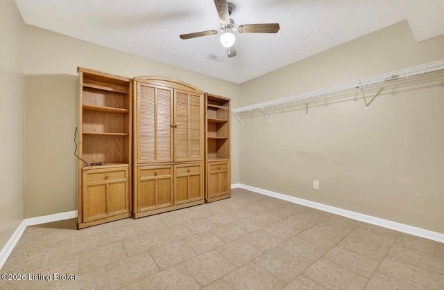 354 Bentwood Dr, Shepherdsville, KY 40165