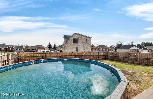 354 Bentwood Dr, Shepherdsville, KY 40165