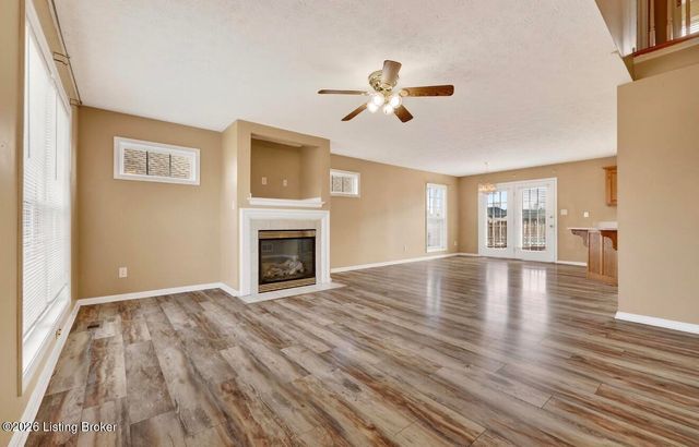 354 Bentwood Dr, Shepherdsville, KY 40165