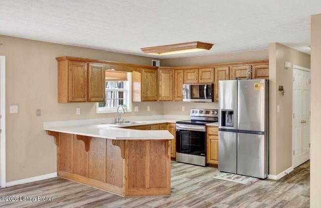 354 Bentwood Dr, Shepherdsville, KY 40165