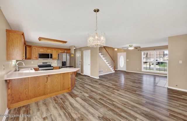 354 Bentwood Dr, Shepherdsville, KY 40165