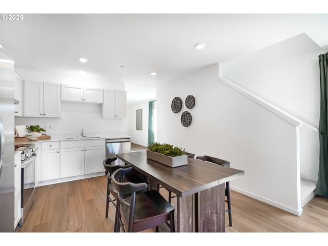 1592 Laura Vista Dr Nw, Albany, OR 97321