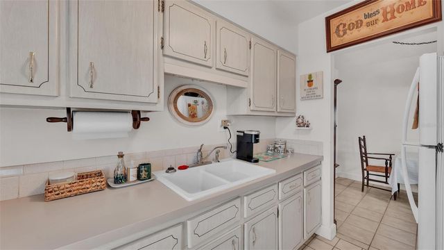 1600 W LAKE PARKER DRIVE B9, Lakeland, FL 33805